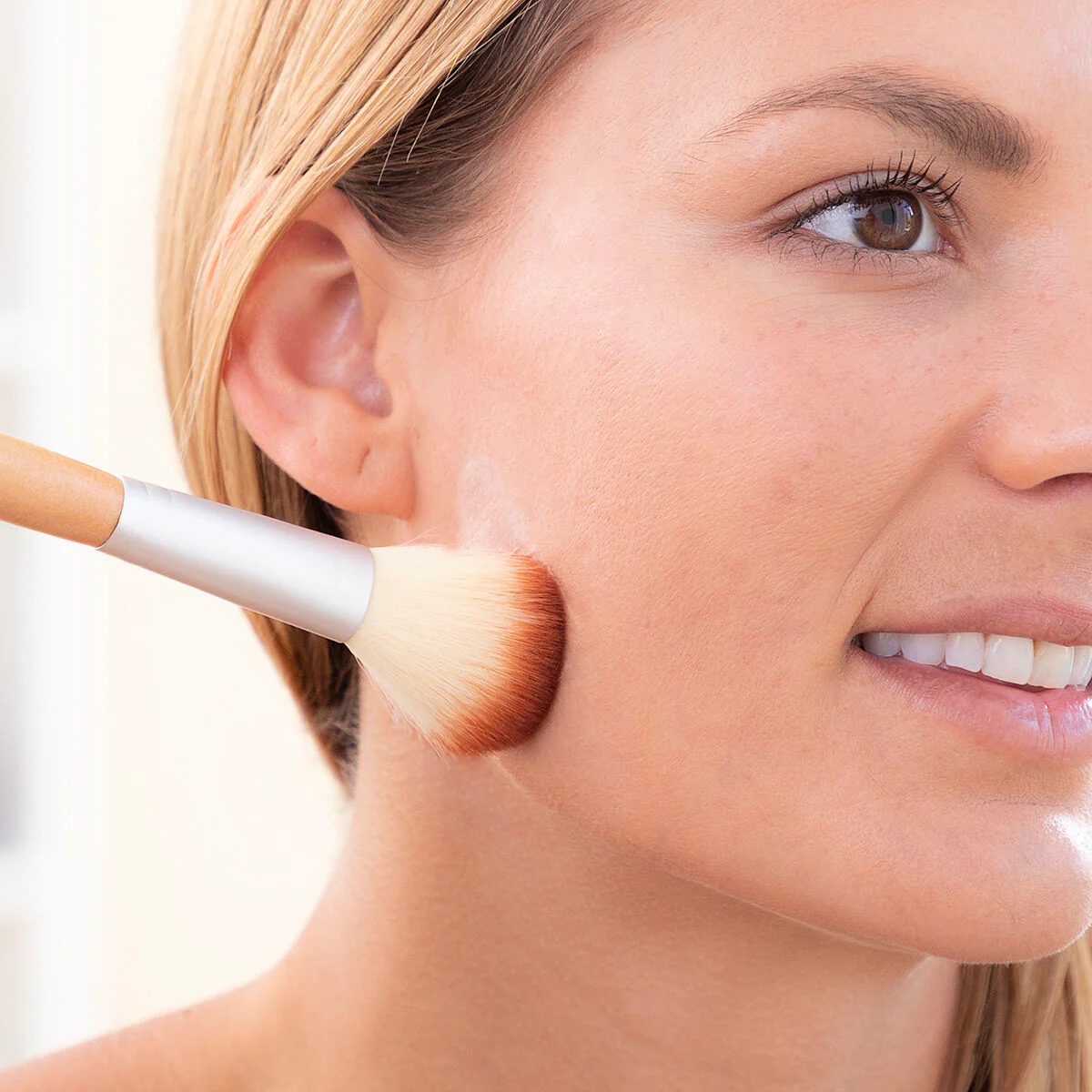 LiftSkin™: Luce firme. Luce joven